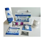 Accessoires pour bains nordiques 9 Kit AquaFinesse d’entretien de l’eau pour bain nordique, avec flacons de traitement, bandelettes de test, distributeur et documentation sur fond blanc