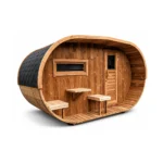 Sauna extérieur en bois 8 Sauna ovale TimberIN Nordic Terrace avec façade en thermobois, coque en bardeaux noirs, entrée vitrée, bancs de porche et cheminée sur fond blanc
