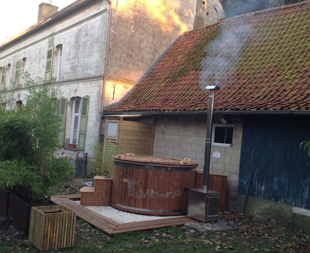 Spa jacuzzi extérieur en fibre de verre Sandrine POLINCOVE France 1