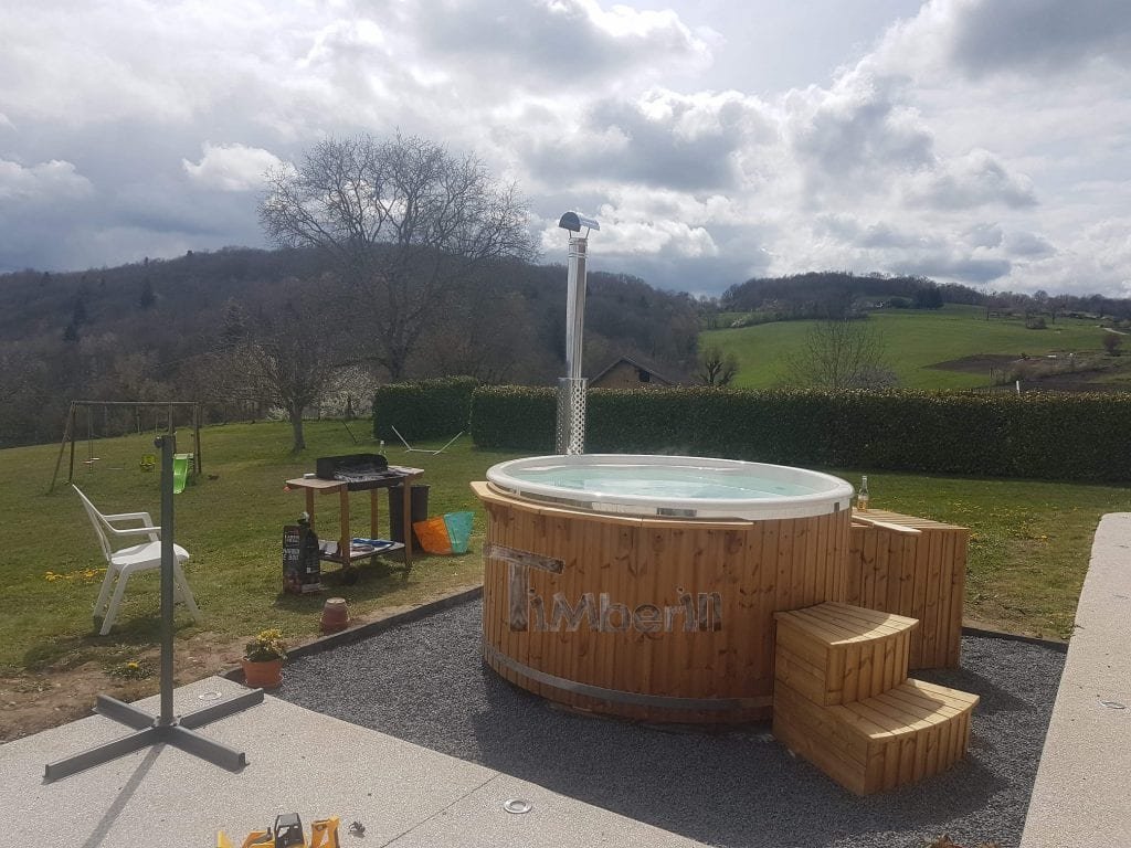 Bain nordique en fibre de verre thermo bois Royal David SAINT GEOIRE EN VALDAINE France