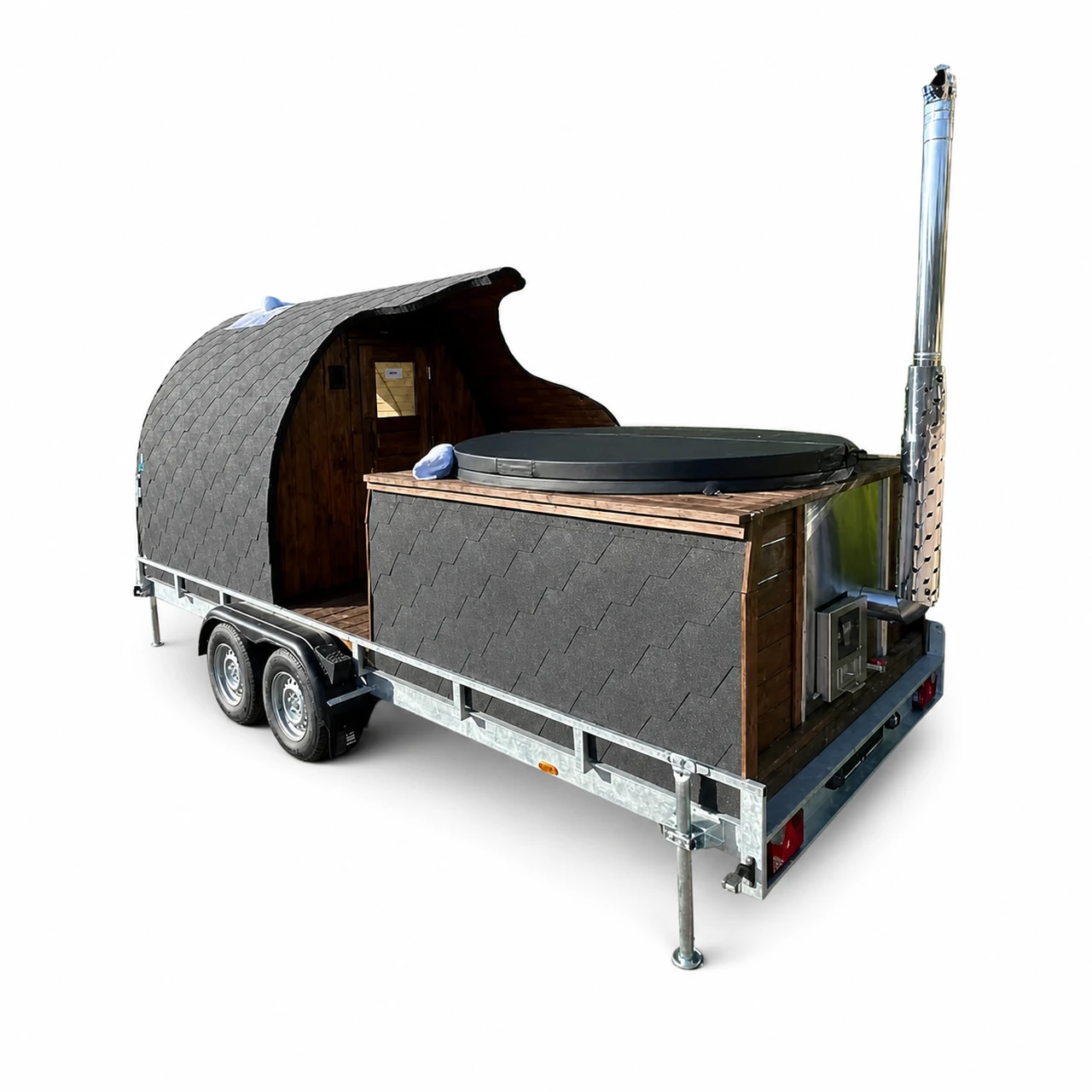 Saunas extérieurs mobiles 6 Combinaison mobile TimberIN avec sauna pod et bain nordique ouverte montée sur remorque