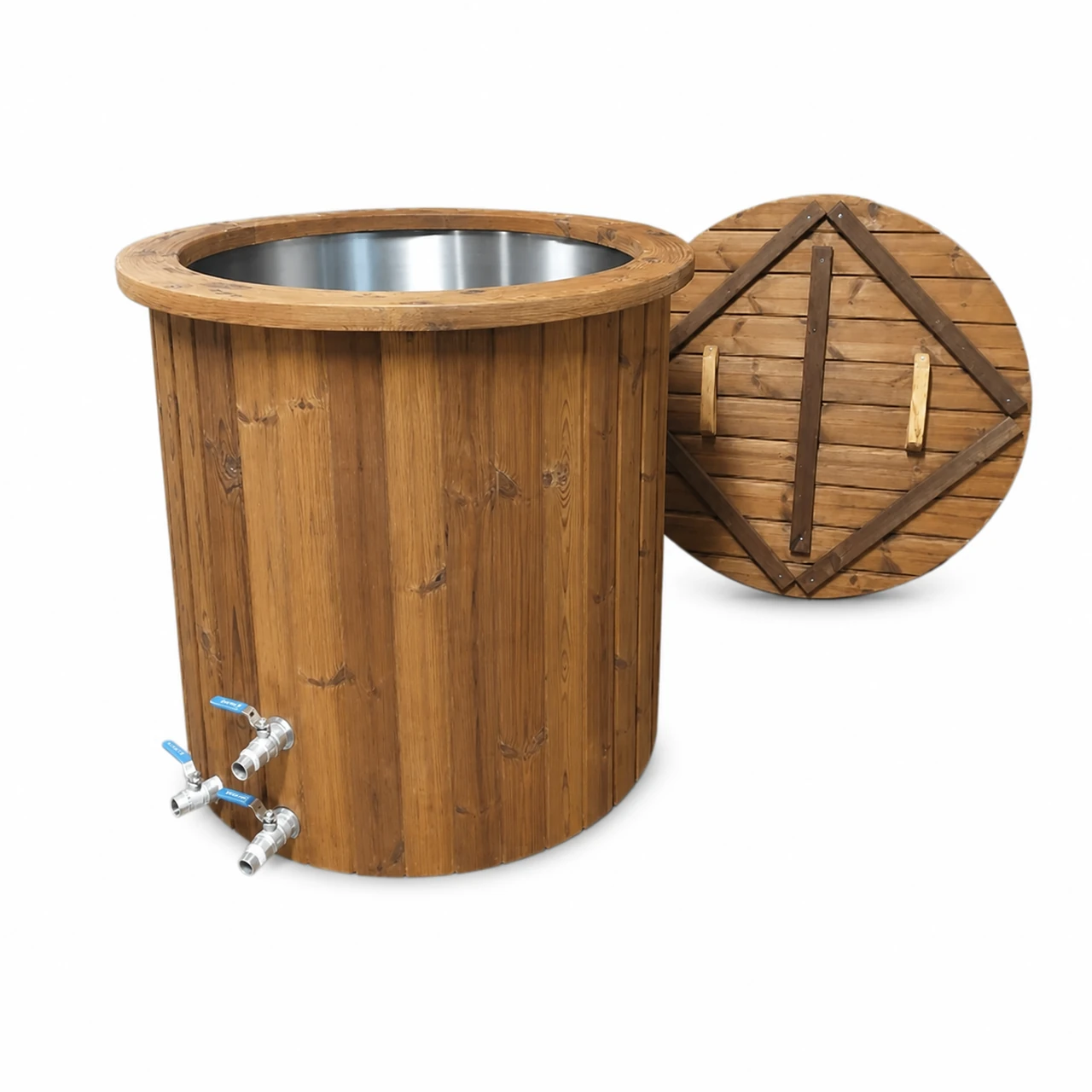 Bain froid Thermowood Ø90 cm avec cuve inox AISI 316 1 Bain froid rond TimberIN en thermobois de 90 cm, avec cuve en acier inoxydable AISI 316, couvercle en bois et marchepied assorti sur fond blanc