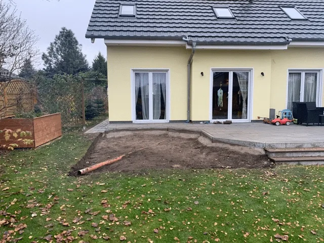 Installation d’un bain nordique 15 Emplacement de jardin dégagé après retrait des plantations et de la terre végétale