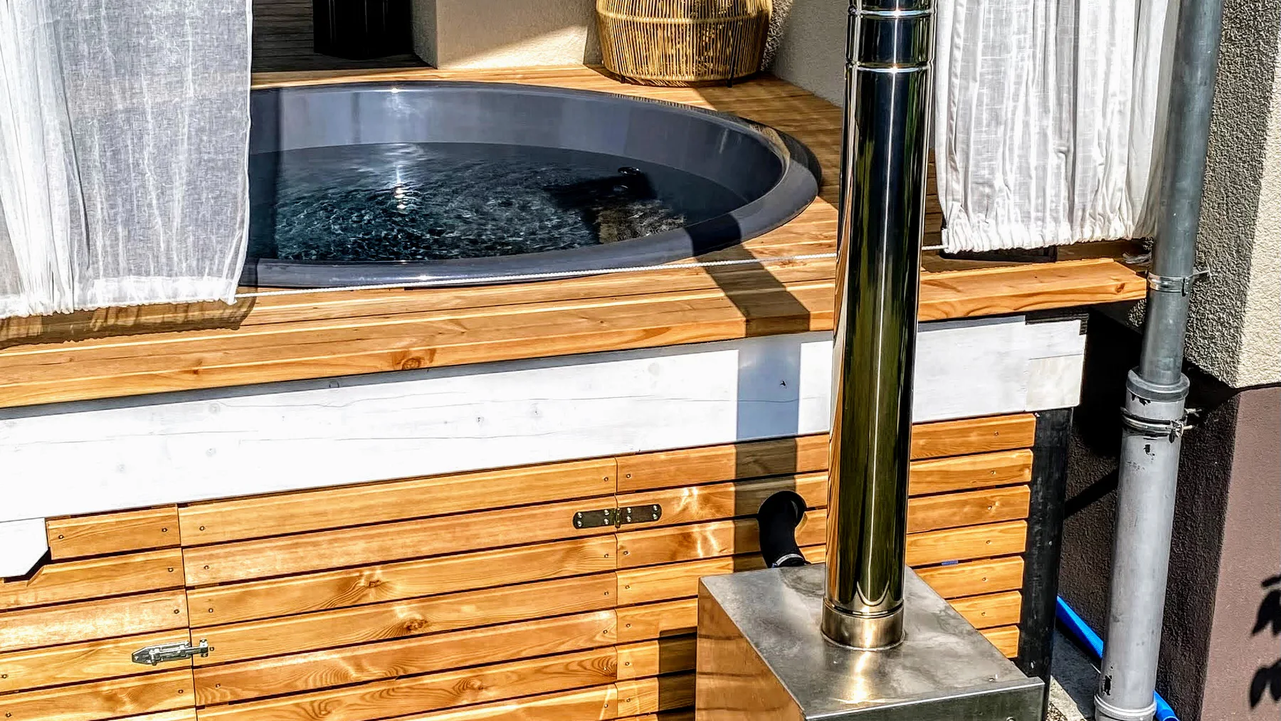 Bain nordique TimberIN encastré dans une terrasse