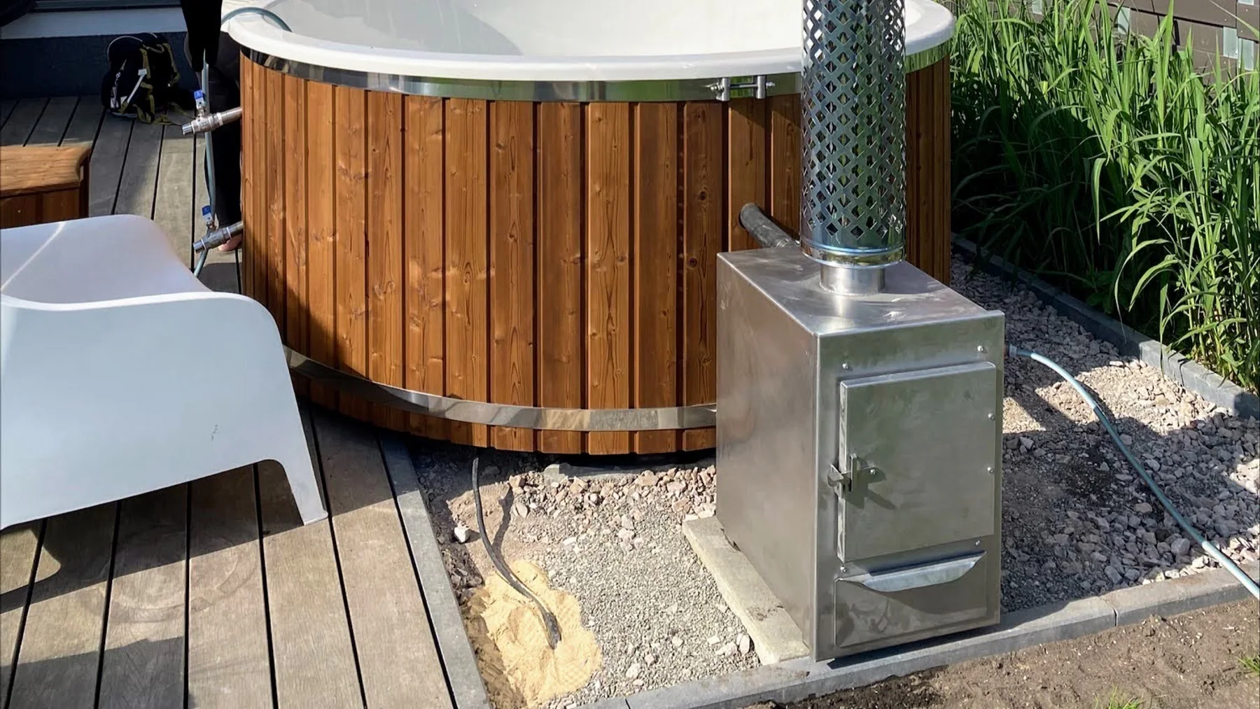 Consommation de bois d’un bain nordique 1 Poêle à bois extérieur raccordé à un bain nordique TimberIN