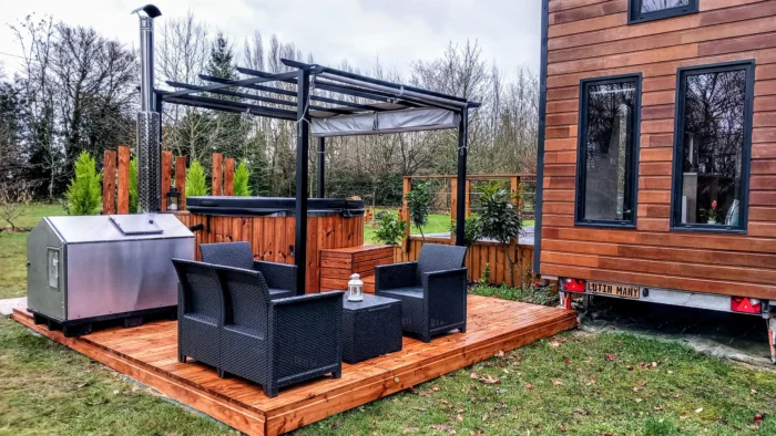 Bain nordique et sauna TimberIN installés sur une terrasse