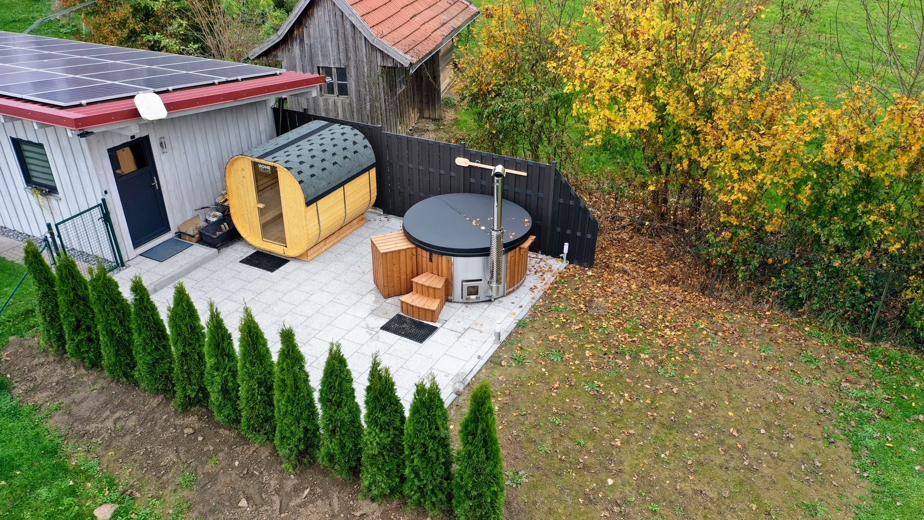 Installation extérieure TimberIN avec bain nordique et sauna