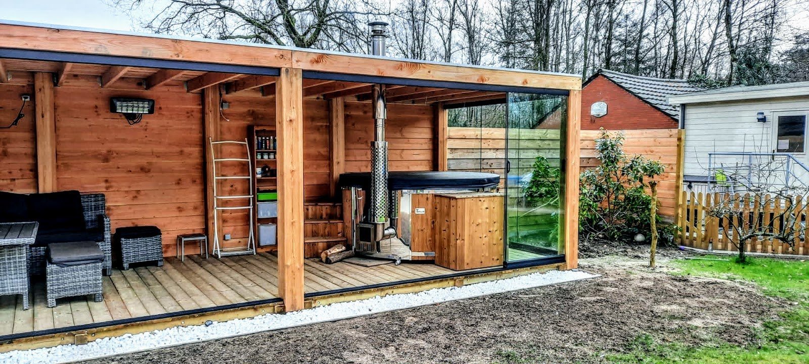 Home 11 Bain nordique chauffé au bois sous une tonnelle de jardin