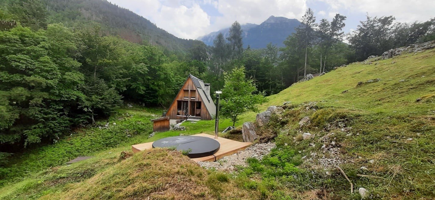 Préparation du terrain pour bain nordique 13 Bain nordique encastré dans une terrasse en bois, installation terminée