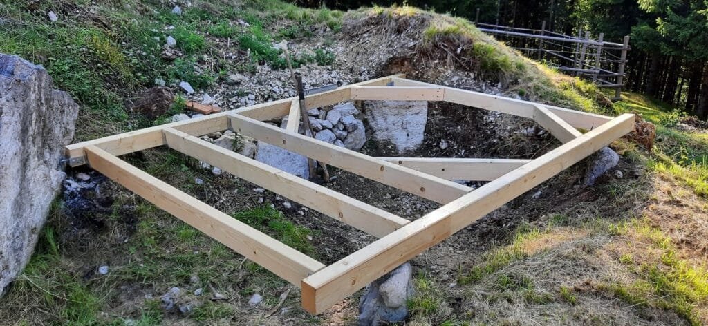 Préparation du terrain pour bain nordique 18 Structure en bois et réservation technique pour le poêle d’un bain nordique encastré