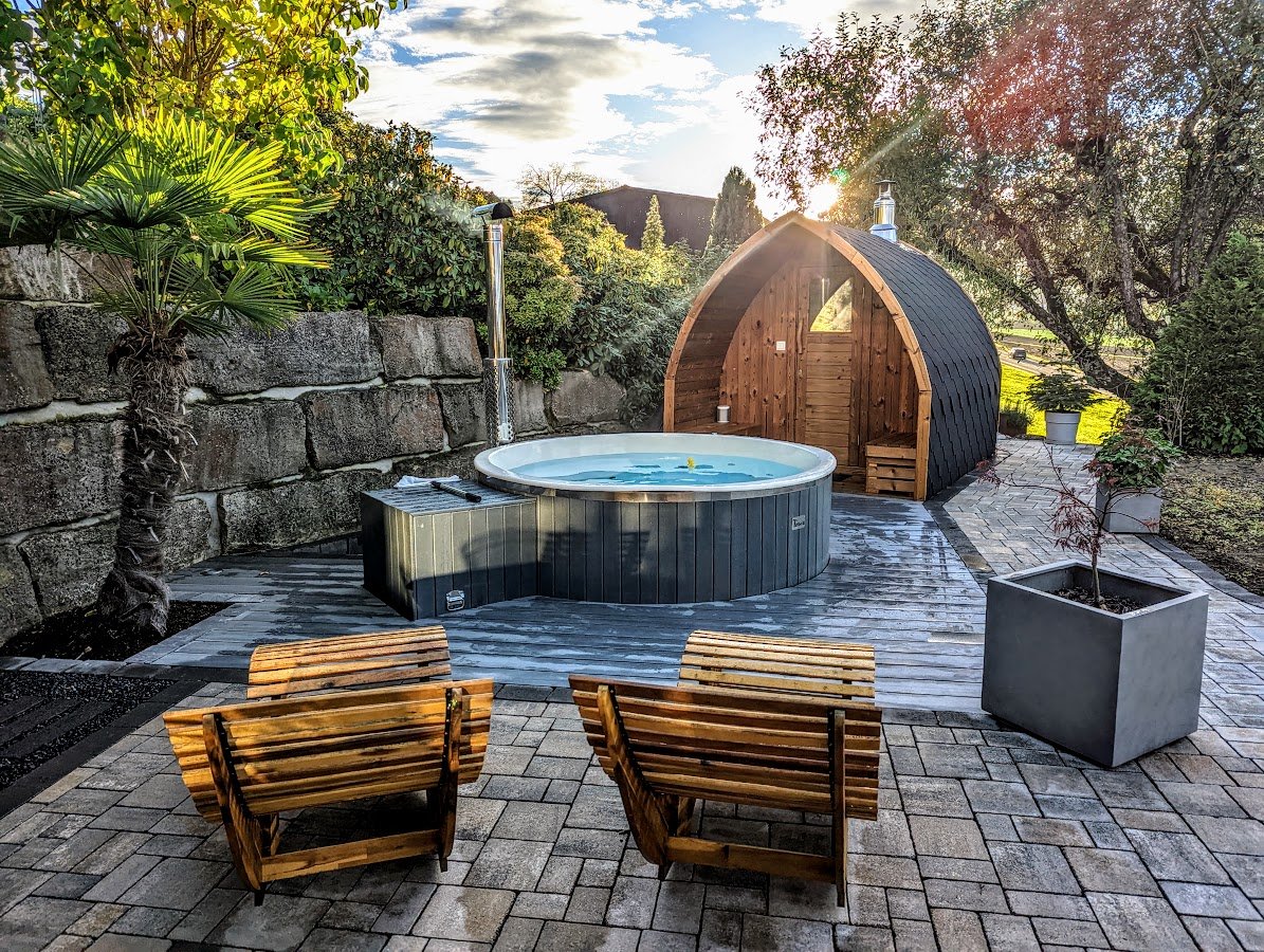 Bain nordique ou sauna 1 Sauna et bain nordique installés sur une terrasse